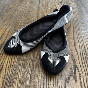 Stylish Black and White Women's Flats
